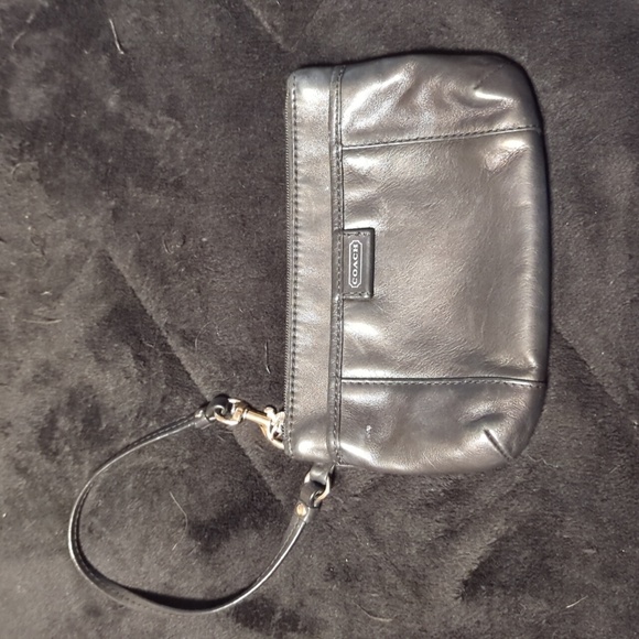Coach Handbags - Coach wristlet